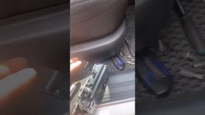 Не бегает солдатик при закрытии двери  skoda octvia tour.