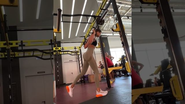 Сплит-присед со штангой