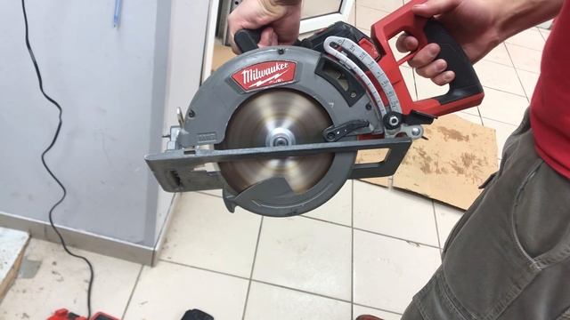 Циркулярка Milwaukee смотреть онлайн