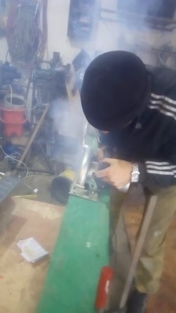 Пила (обезьянка) на бензине смотреть онлайн