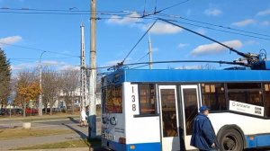 У троллейбуса сломалась штанга после прохождения стр?