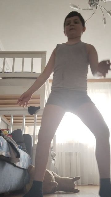 ТАНЦУЮ ПОД ПЕСНЮ