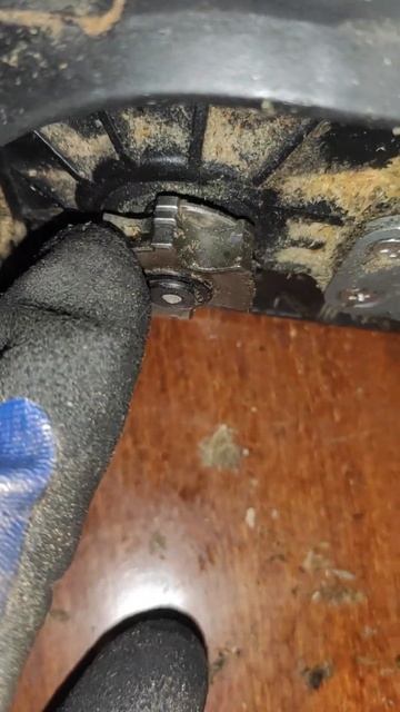 Чому ланцюг бензо або електро пили при роботі стоить н