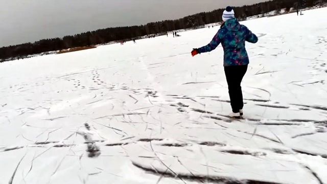 На коньках по ледяному озеру! смотреть онлайн