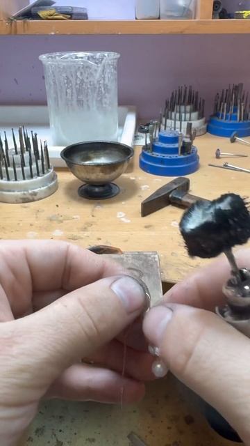 Ремонт золотой серьги точечной сваркой смотреть онлайн