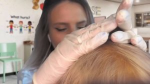 АСМР проверка на вши от школьной медсестры