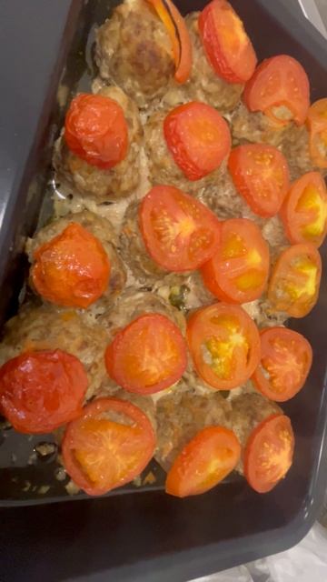 Мясные ёжики с помидором смотреть онлайн