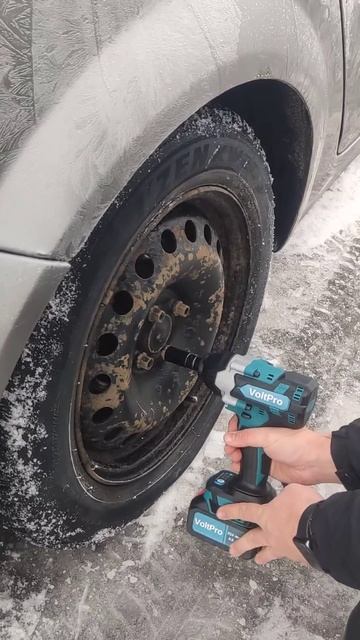 Гайковёрт ударный с 2 АКБ смотреть онлайн