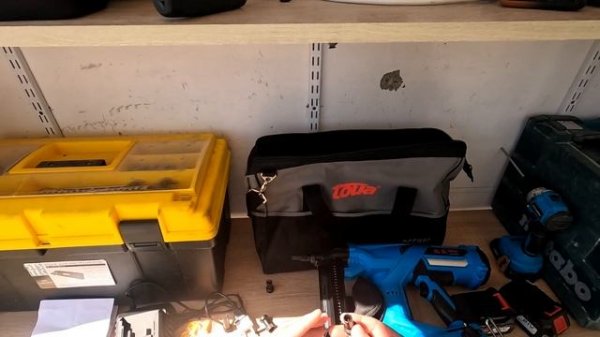 Toua DCCN40А/Небольшой обзор монтажного пистолета.