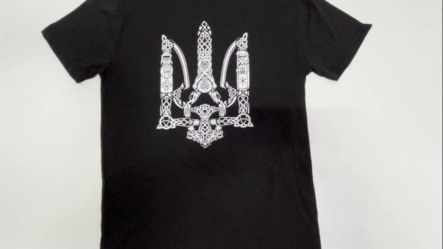 Патріотична чоловіча чорна футболка з якісним принто?