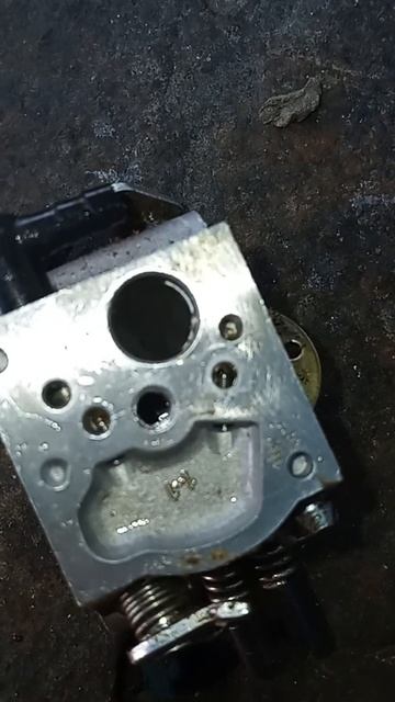 Бензопила глохнет при нажатии на газ. ПРИЧИНА смотреть онлайн