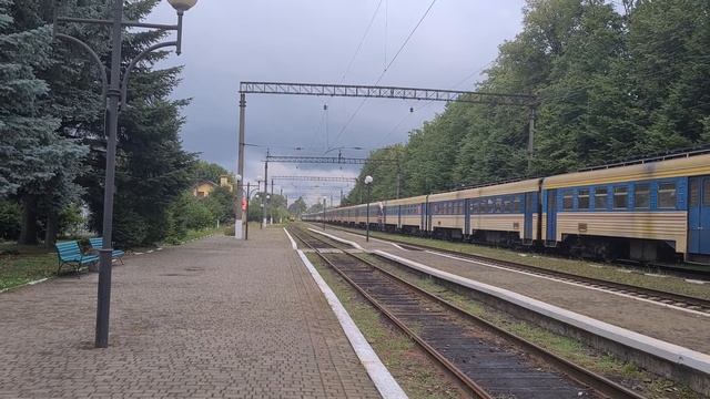 РАБОЧИЙ ПОЕЗД-ЭКСКАВАТОР ЕДЕТ КОСИТЬ ТРАВУ НА ПЕРЕГОН МОРШИН-СТРЫЙ СЛЕДУЕТ РЕЗЕРВОМ