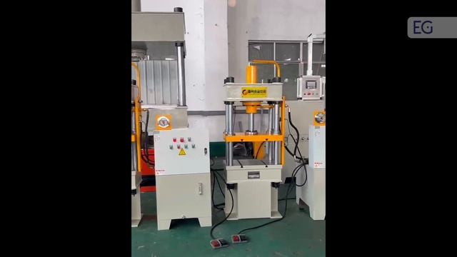 Вертикальный гидравлический пресс с четырьмя колонна