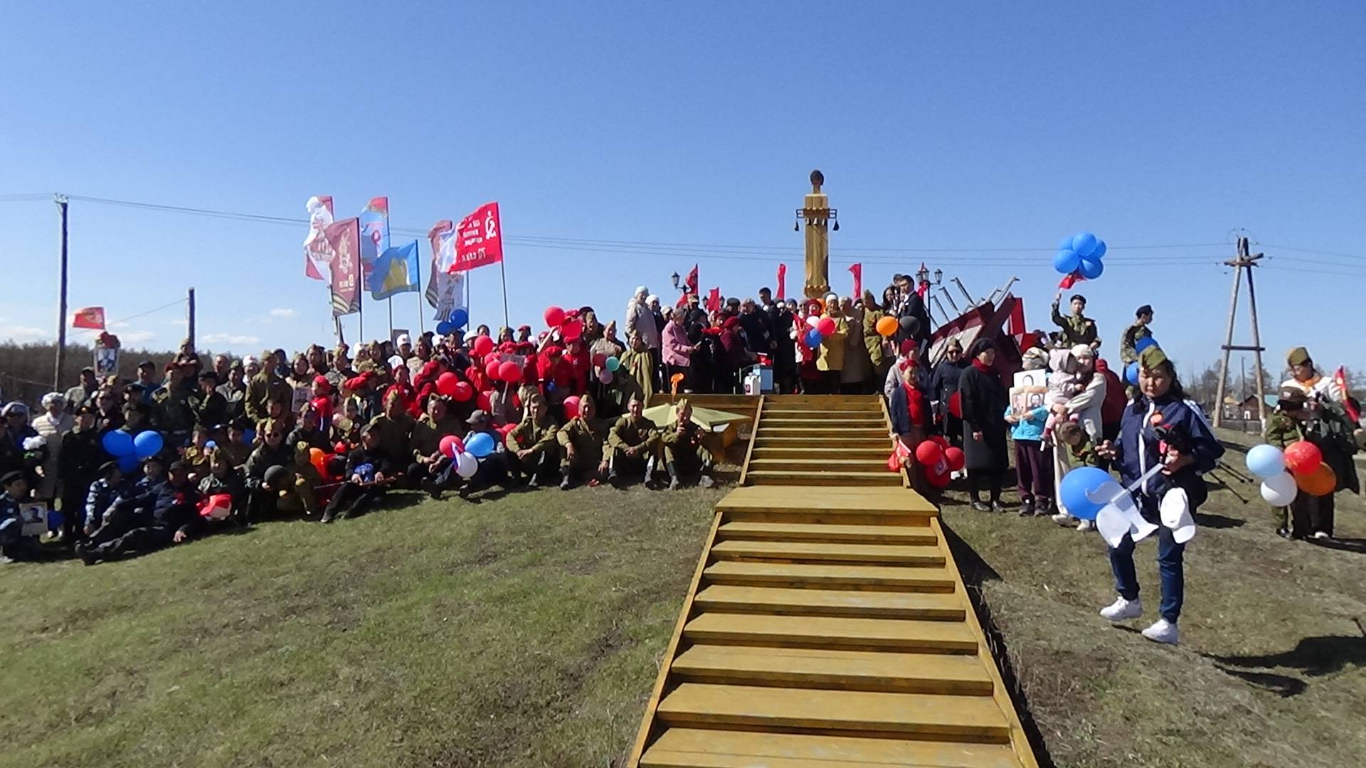 Өйдүүбүт... Сүгүрүйэбит... Киэн туттабыт.... Улуу Кыайыы 80 сылыгар анаммыт парад