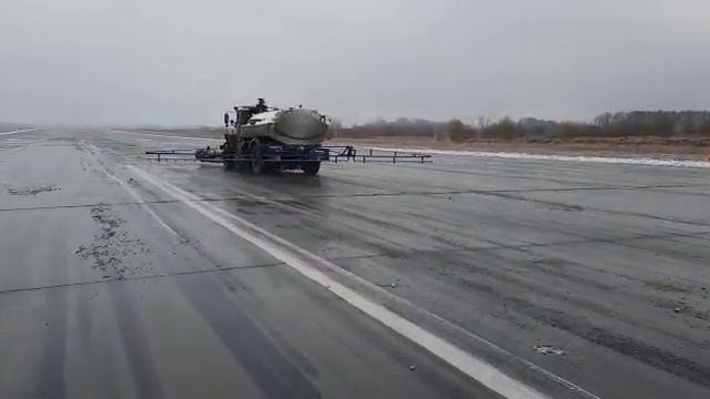 Штанга для распределения жидких антигололедных реаге