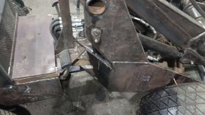 МИНИПОГРУЗЧИК С Z-ОБРАЗНЫМ ПОВТОРИТЕЛЕМ