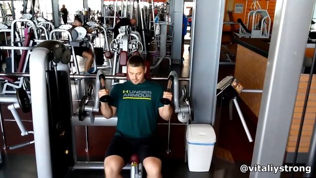 Разгибание рук на тренажере смотреть онлайн