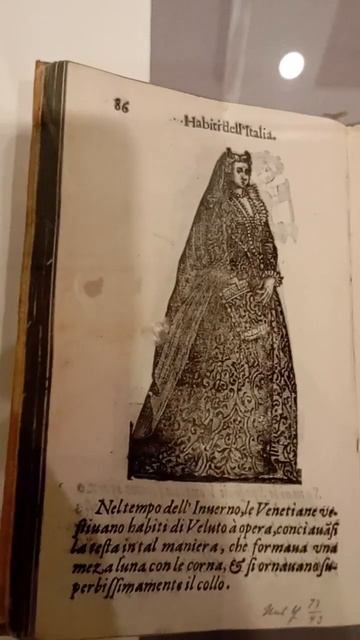 О нарядах древних и новых. Из книги. Неизвестный гравё? смотреть онлайн