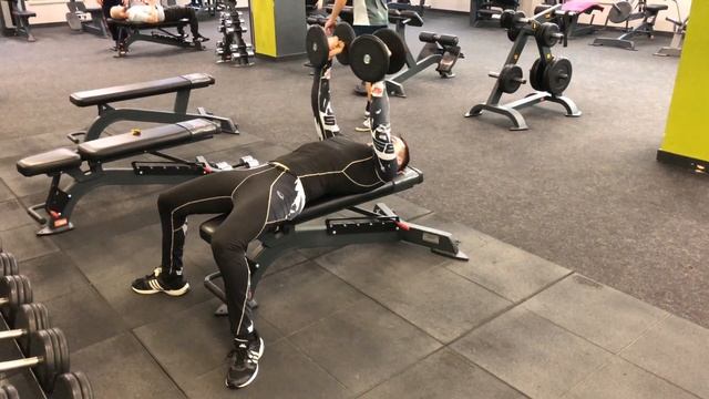 Разведение рук через сторону лежа на скамье смотреть онлайн