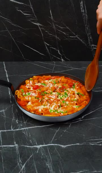 Такой вкусной пасты, приготовленной таким способом, вы еще не пробовали! смотреть онлайн