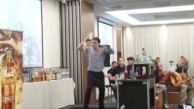 янтарный шейкер, комбат kate la  евгений новиков и бармен