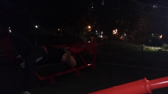 Уличный жим лежа на тренажере Iron King #3