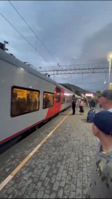 ЭС1 007 с сообщением экспресс Минеральные Воды - Кисловодск. .