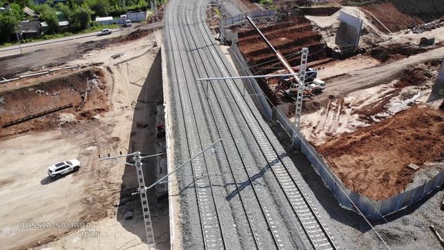 Лишний грунт убрали / строительство тоннеля - автомагистраль Центральная / город Самара / Russia