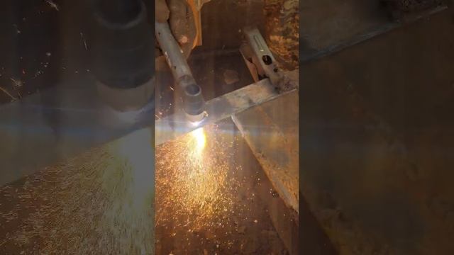 Плазморез работает как лазер