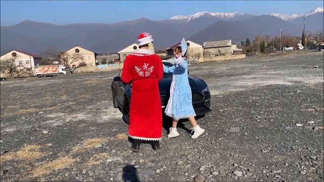 Cанта Клаус Лезгинка Мадина Dancing Santa Claus Jingle Bell Rock 2022 Девушка Танцует Ауфф ALISHKA смотреть онлайн