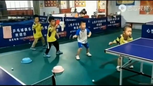 Китай. Дети. Настольный теннис.