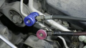 Как правильно искать и устранять утечки фреона в кондиционере автомобиля