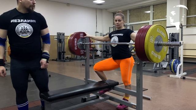 Тріцепс і Жим лежа вузьким хватом смотреть онлайн