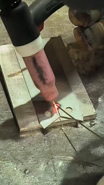 Сварка лезвий 0,4 мм. #denzel #инструменты #сварка смотреть онлайн