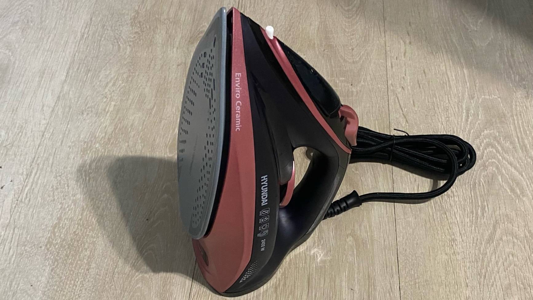 Распаковка и обзор утюга Hyundai H-SI01623 смотреть онлайн