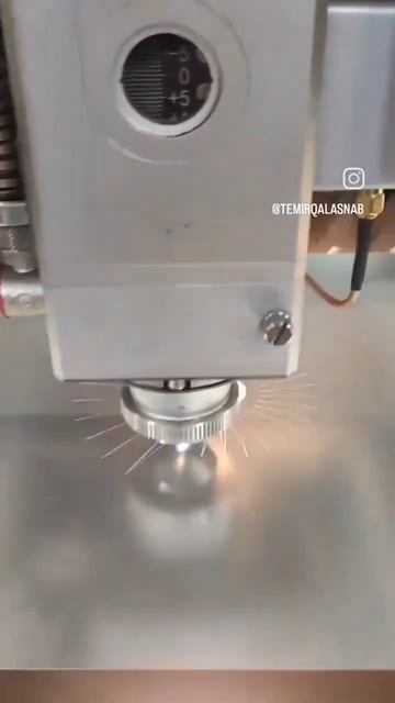 Лазерная резка листового металла. Мы используем тольк смотреть онлайн