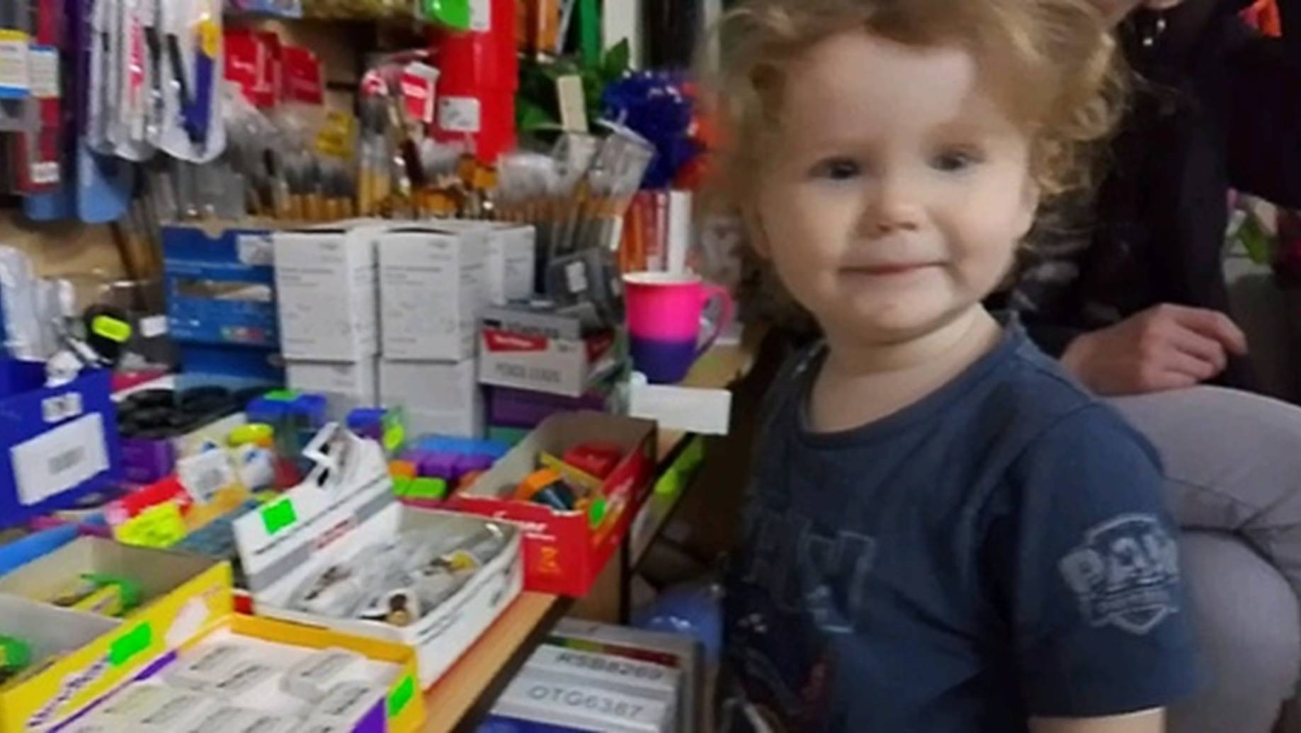 12.04.25.теперь буду кусаться_Милашка-будущий продавец_сделала как надо, примерка кардигана_коммента