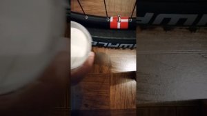 Замена герметика в бескамерке велосипеда