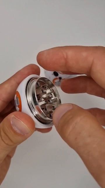Гриндер для измельчения табака Дроид BB-8 из фильма Зве? смотреть онлайн