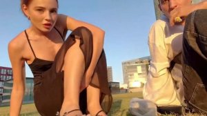 Лиза Василенко показывает откровенное платье