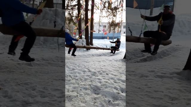 на качелях дед назим и бабушка жанна