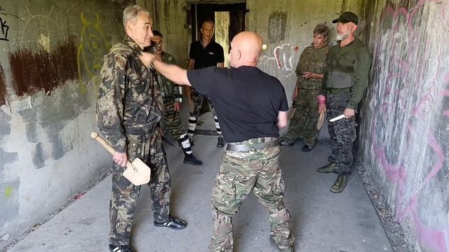 Фрагменты семинара. Работа разным оружием в каждой ру?