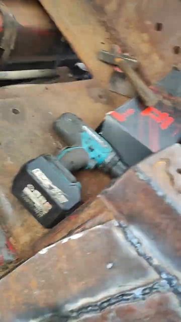 трактор из металалома... смотреть онлайн