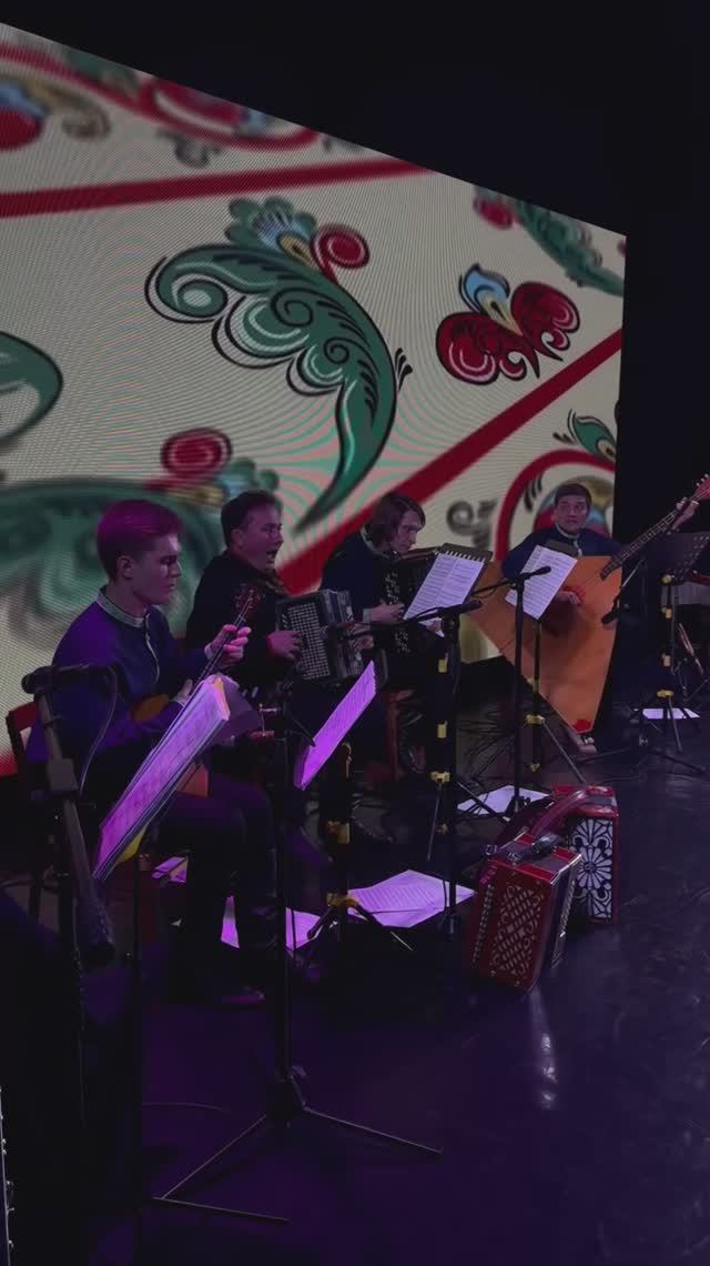 Друзья! Наш гастрольный нон-стоп продолжается! И сегодня нас встречали прекрасные Лиски! смотреть онлайн