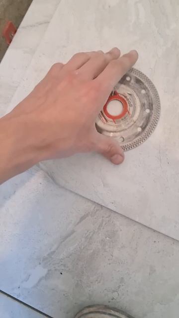 Отверстие в плитке #ремонт #укладкаплитки #стройка смотреть онлайн