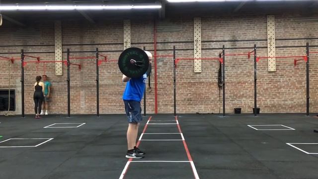 Выпады вперед со штангой на спине