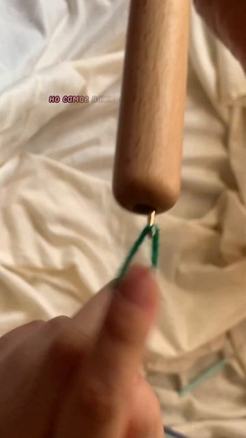 Как вставить нитку в иголку для ковровой вышивки 🙀 #tuf смотреть онлайн