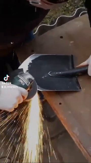 Как легко и быстро наточить лопату #shorts by Mr GriGory смотреть онлайн