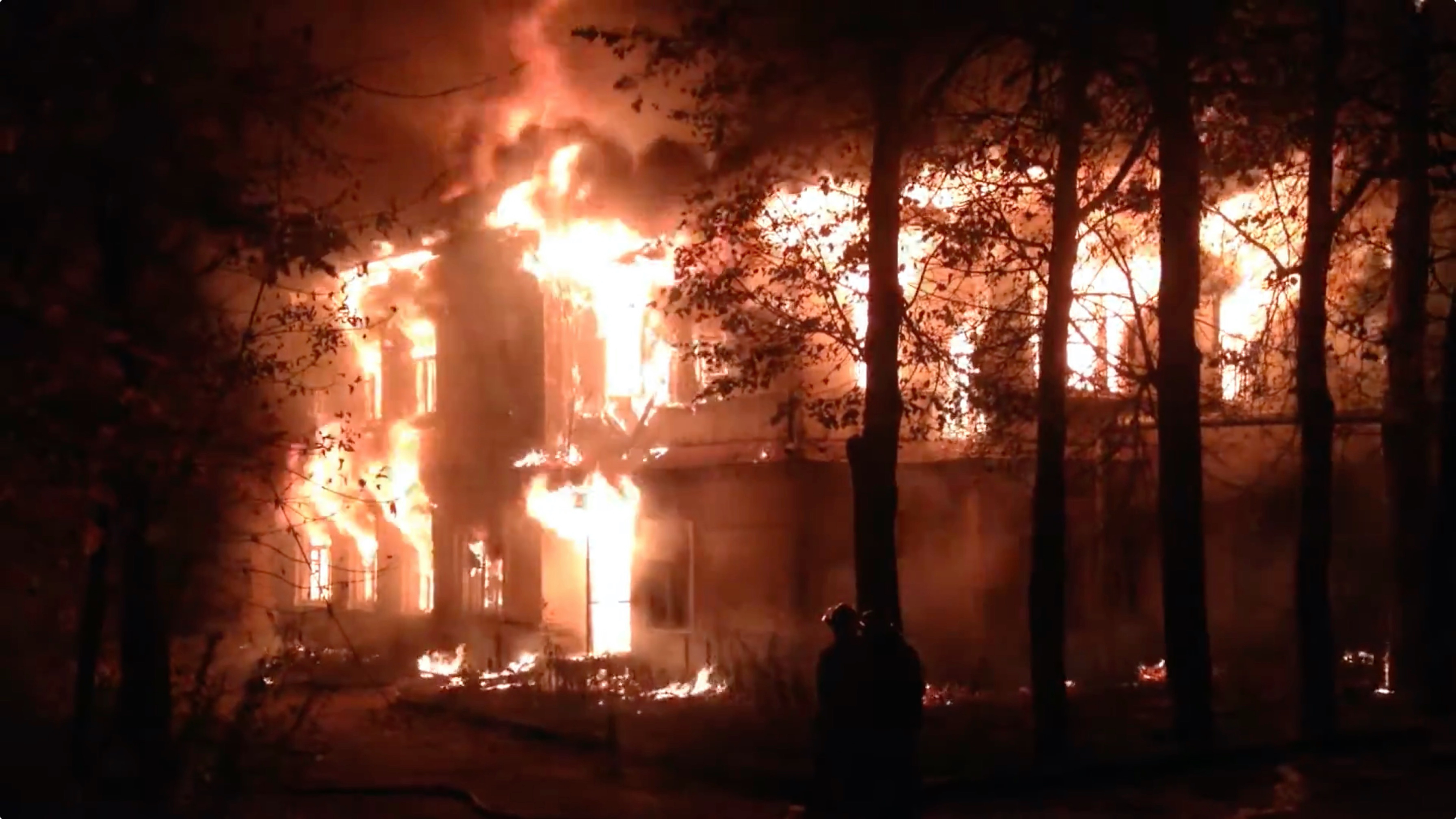 Пожар в Звенигороде. Горит бывшее здание полиции 5.10.2015