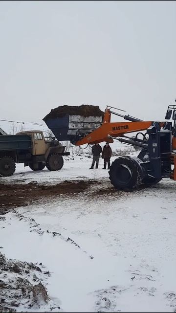 Колесный погрузчик MASTER WHL25 в работе #погрузчик #колесн?